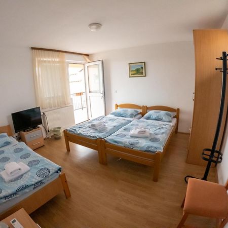 Prenociste Dzinic Hotel Zsupanya Kültér fotó