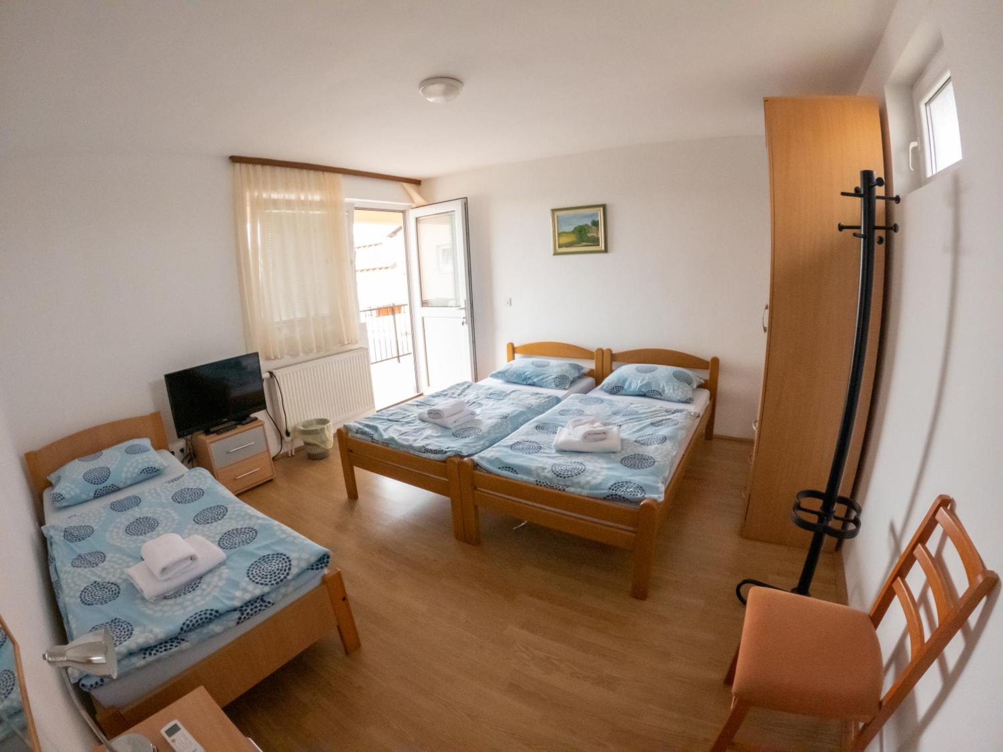 Prenociste Dzinic Hotel Zsupanya Kültér fotó