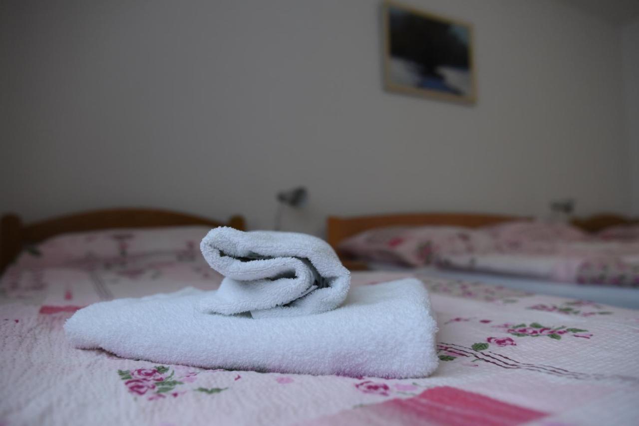 Prenociste Dzinic Hotel Zsupanya Kültér fotó