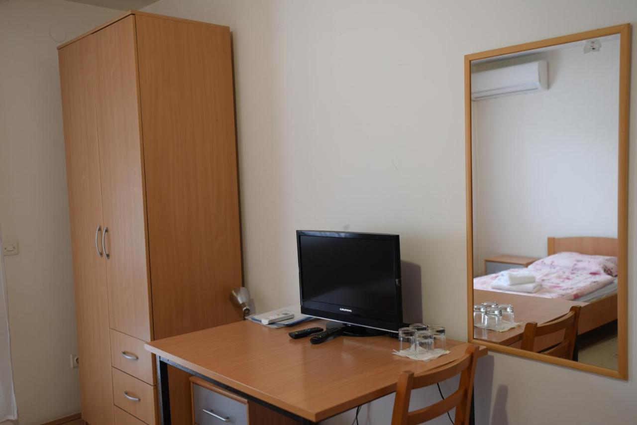 Prenociste Dzinic Hotel Zsupanya Kültér fotó