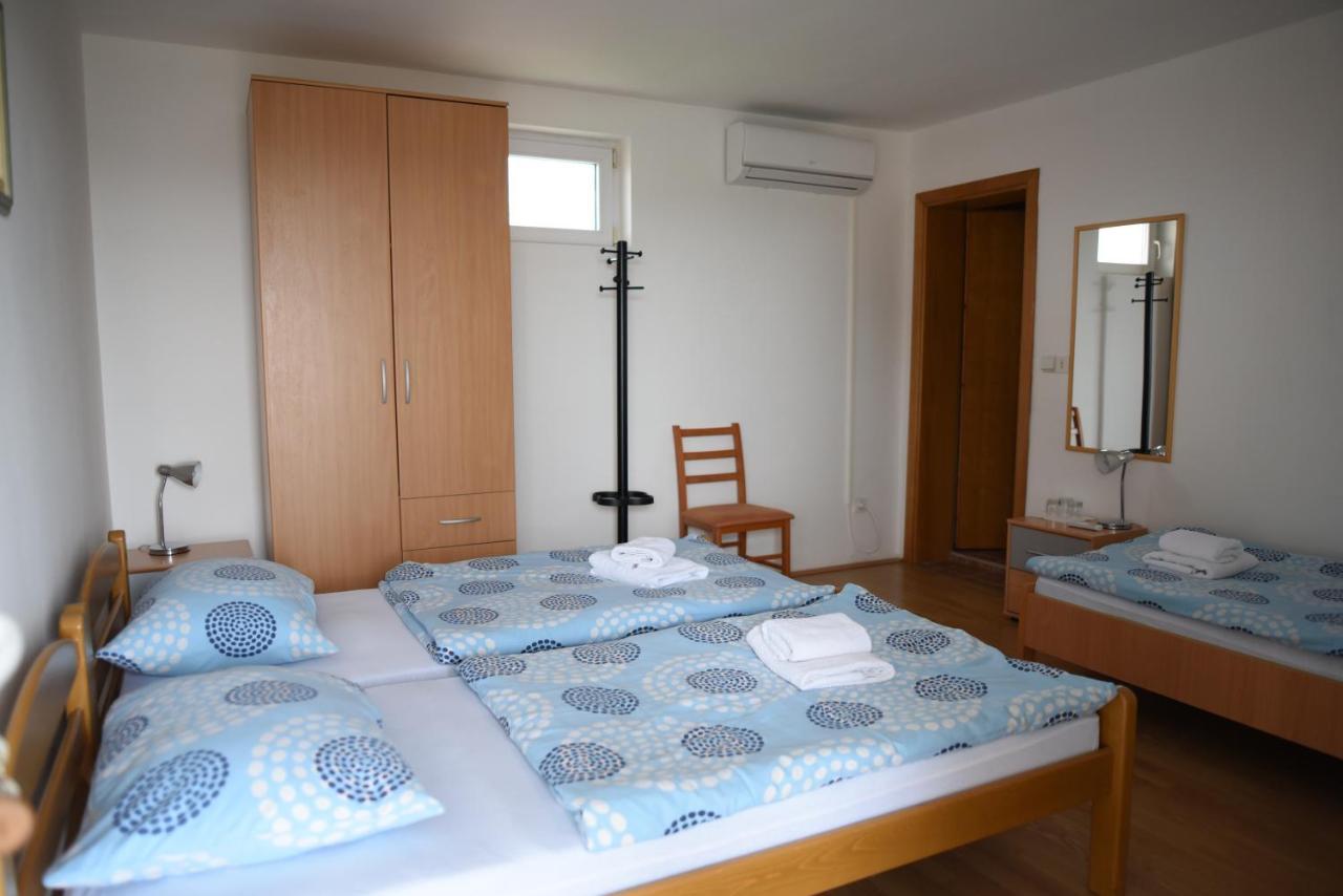 Prenociste Dzinic Hotel Zsupanya Kültér fotó