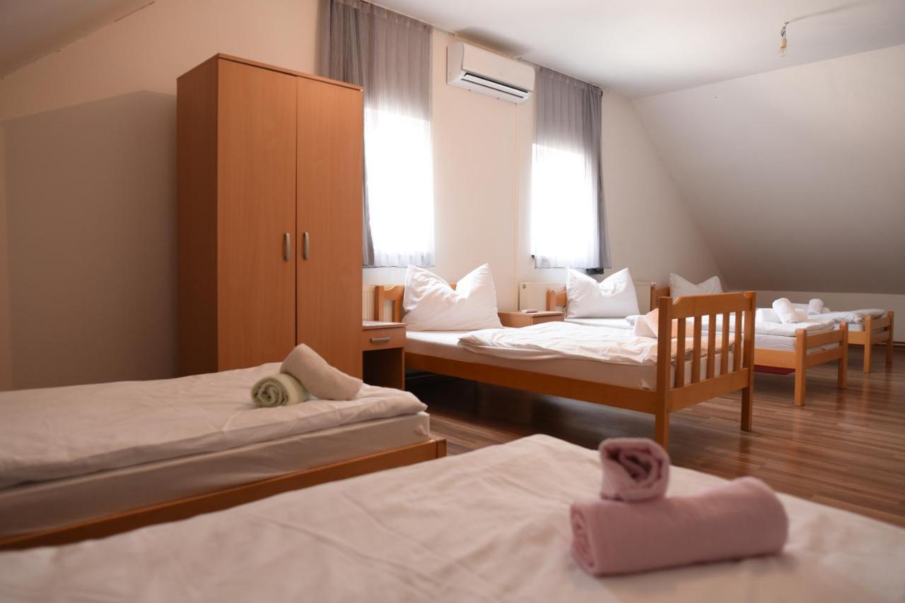 Prenociste Dzinic Hotel Zsupanya Kültér fotó