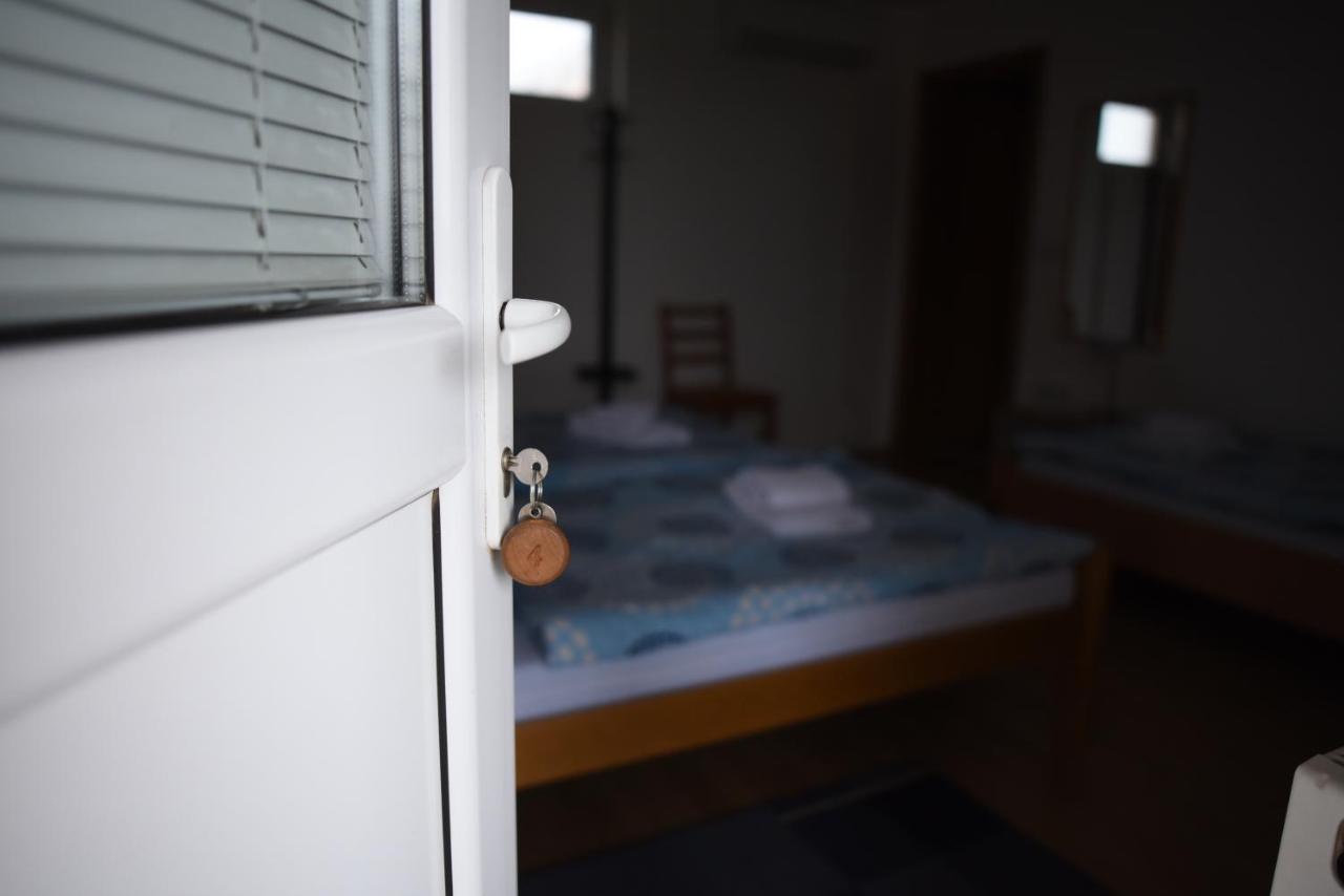 Prenociste Dzinic Hotel Zsupanya Kültér fotó
